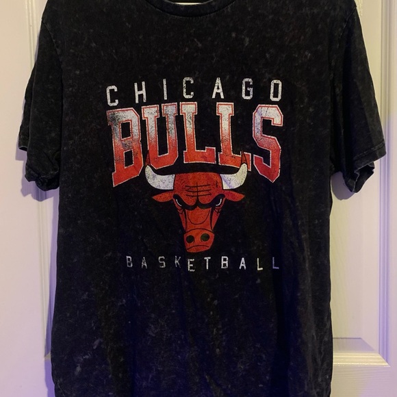 2 BUNDLE Toronto Raptors and Chicago Bulls Vintage graphic Tees. - Picture 3 of 6